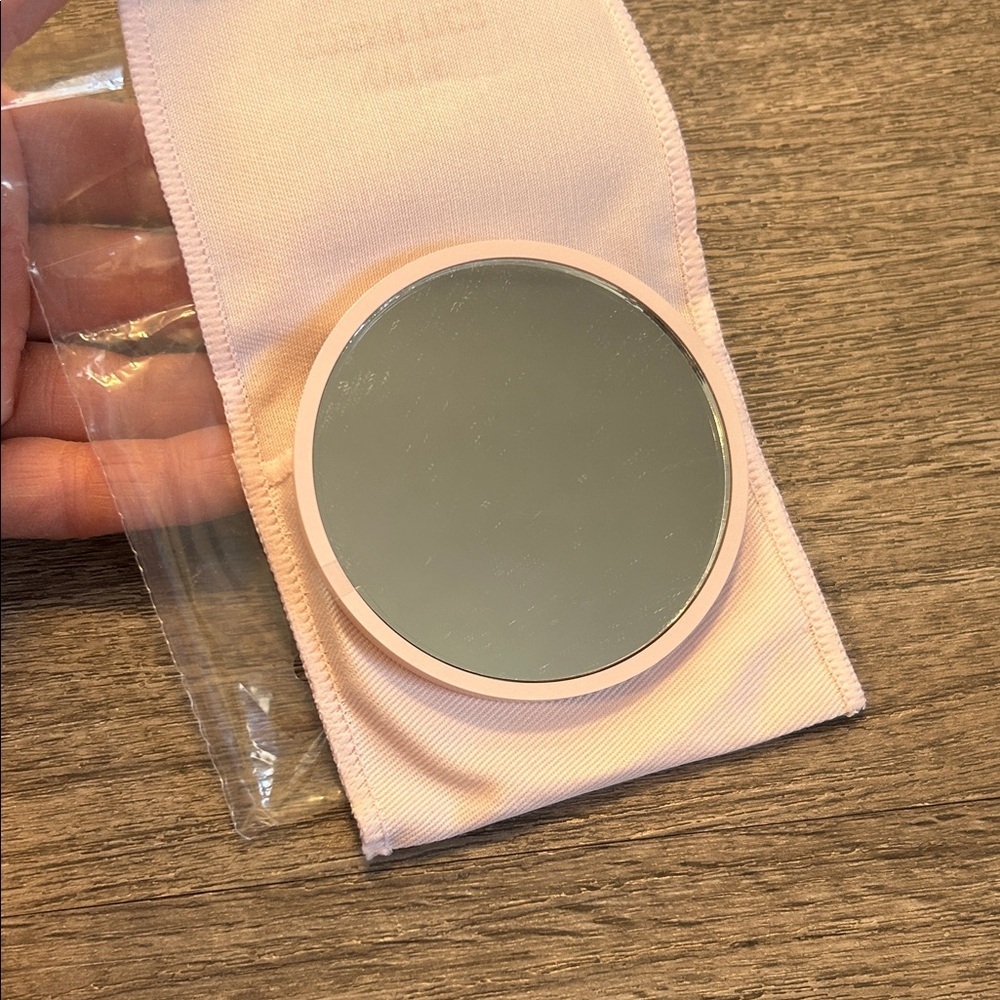 Kylie Cosmetics Pocket Mirror - Picture 2 of 6